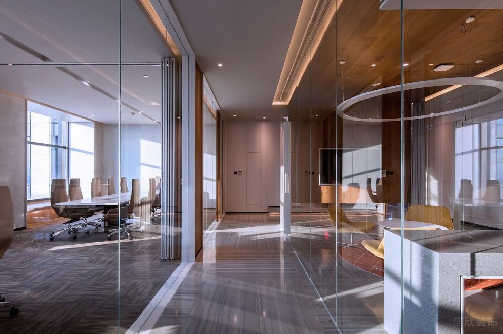 深圳龍崗萬國城大廈簡約現(xiàn)代風設(shè)計特色辦公室裝修案例過道玻璃隔墻 深圳龍崗萬國城大廈簡約現(xiàn)代風設(shè)計特色辦公室裝修案例過道玻璃隔墻