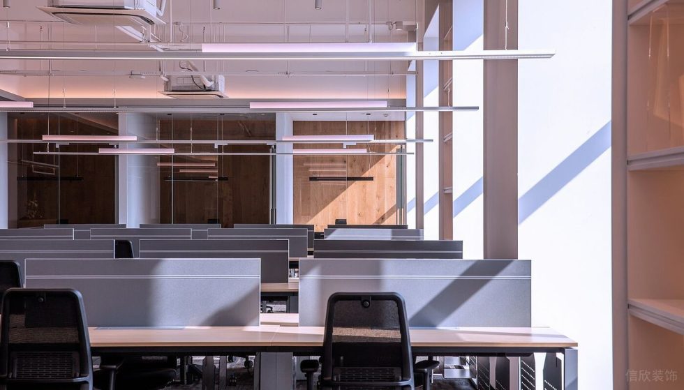 深圳龍崗萬國城大廈簡約現(xiàn)代風設(shè)計特色辦公室裝修案例綜合辦公大廳桌椅組合 深圳龍崗萬國城大廈簡約現(xiàn)代風設(shè)計特色辦公室裝修案例綜合辦公大廳桌椅組合