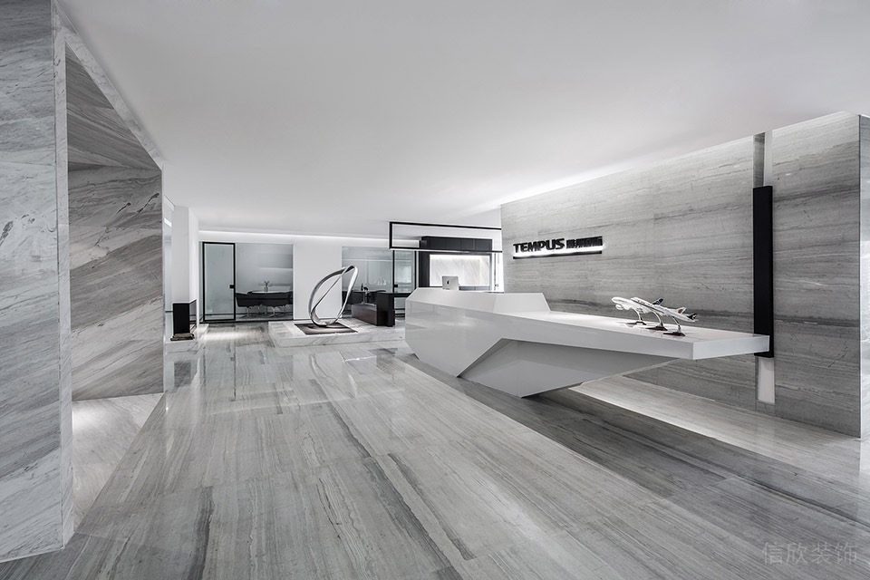 深圳南山豪威科技大廈1500平方米黑白灰現(xiàn)代極簡風(fēng)辦公室裝修案例灰白色調(diào)的前廳