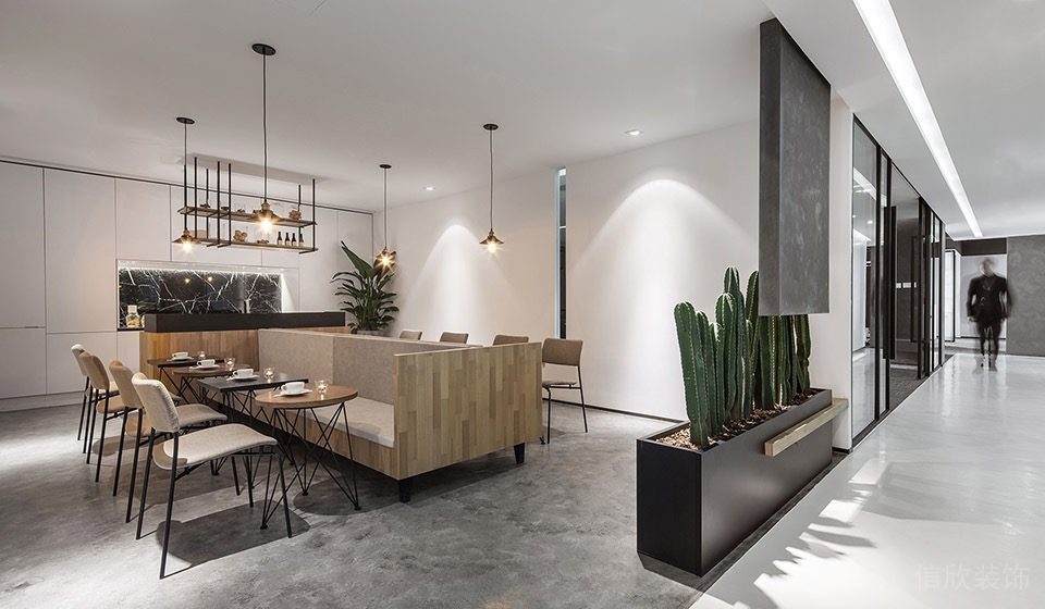 深圳南山豪威科技大廈1500平方米黑白灰現(xiàn)代極簡風(fēng)辦公室裝修案例開放式茶水間