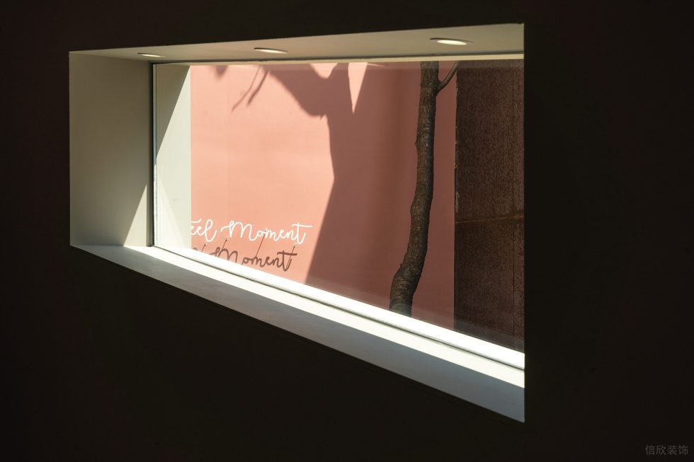 深圳南山區(qū)極簡風(fēng)咖啡廳天窗設(shè)計(jì)裝修