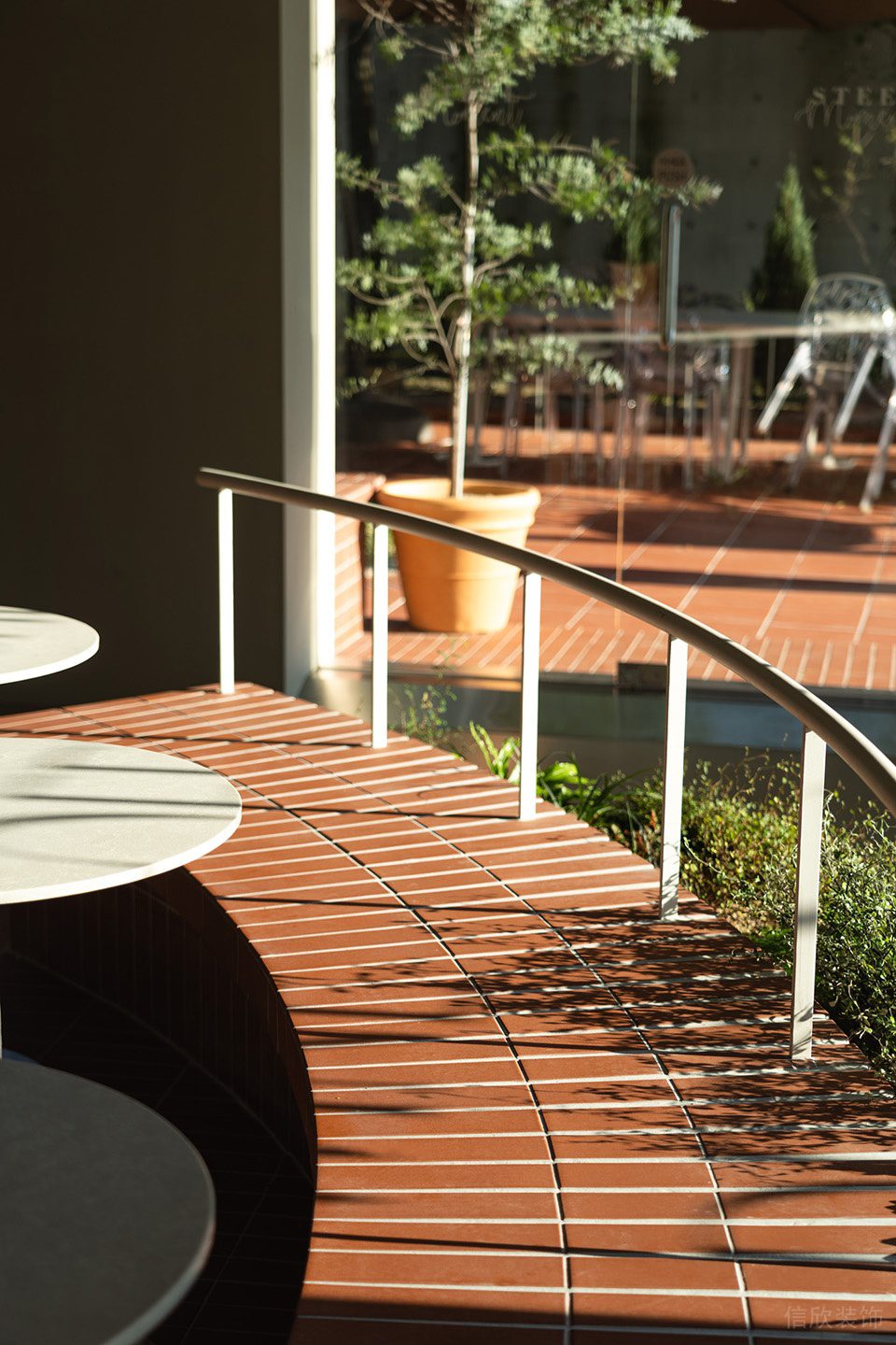 深圳南山區(qū)極簡風(fēng)咖啡廳復(fù)古感紅磚卡座設(shè)計(jì)裝修