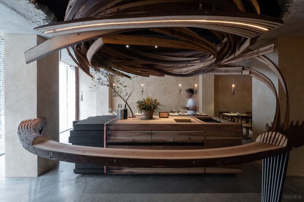 深圳南山區(qū)原木風(fēng)餐廳吧臺設(shè)計(jì)裝修