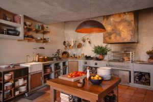 深圳南山區(qū)原木風(fēng)餐廳橙色點(diǎn)綴裝修設(shè)計(jì)