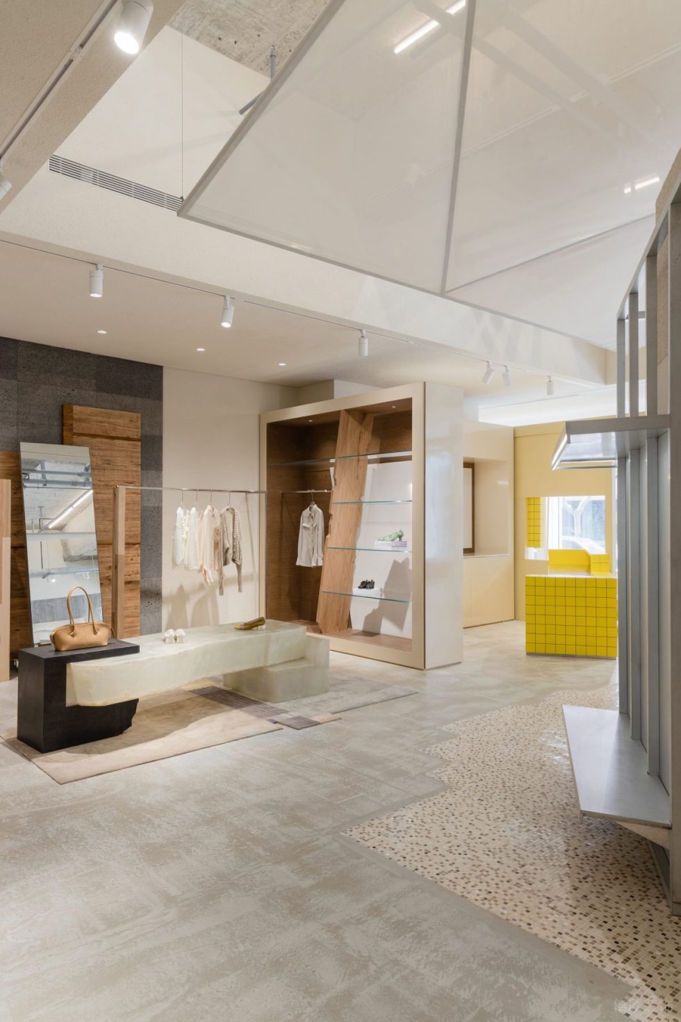 現代風服裝店旗艦店裝修設計-原結構水泥頂面 現代風服裝店旗艦店裝修設計-原結構水泥頂面