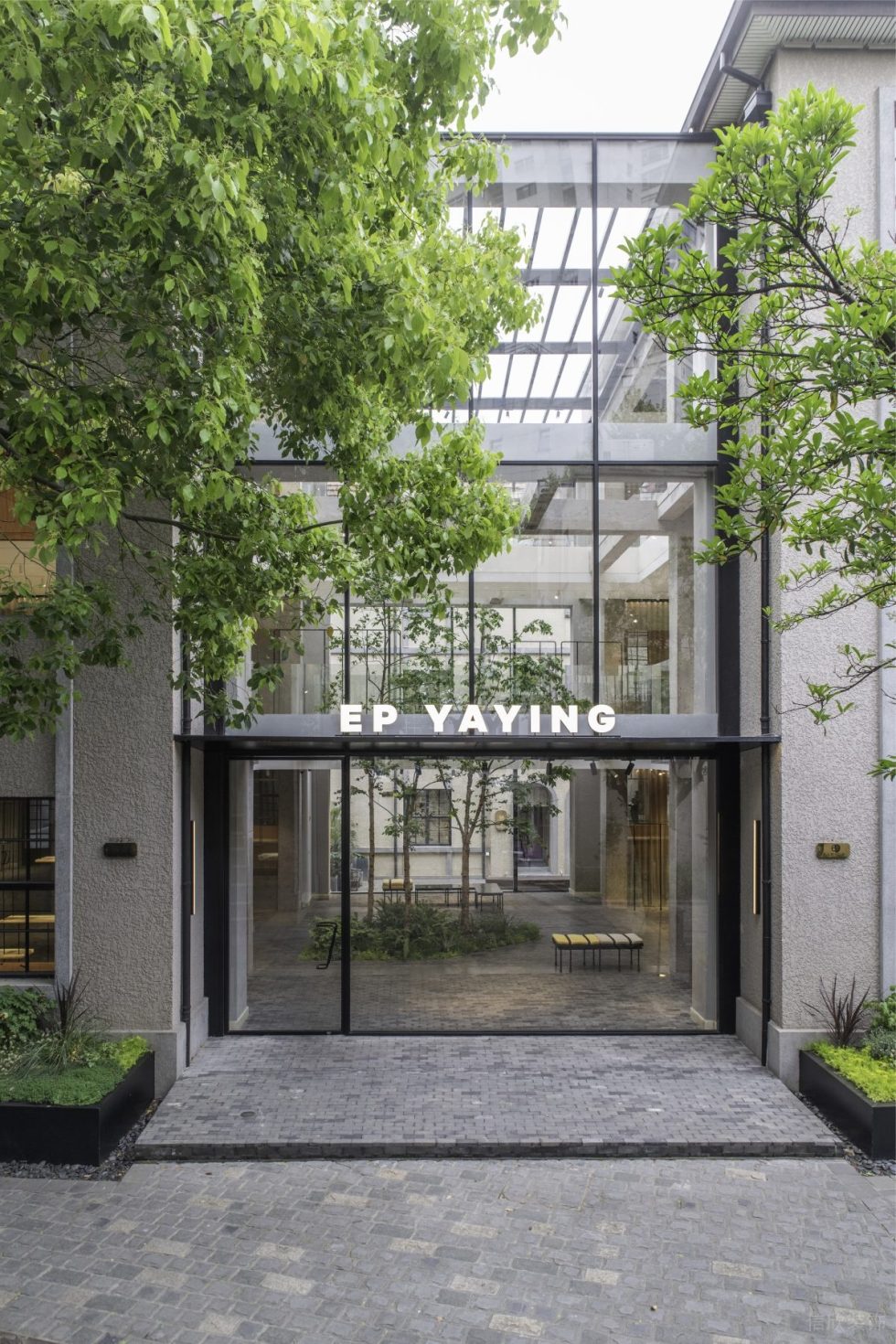 深圳市福田區(qū)黃岡買手店ep Yaying潮牌旗艦店裝修設計-正立面