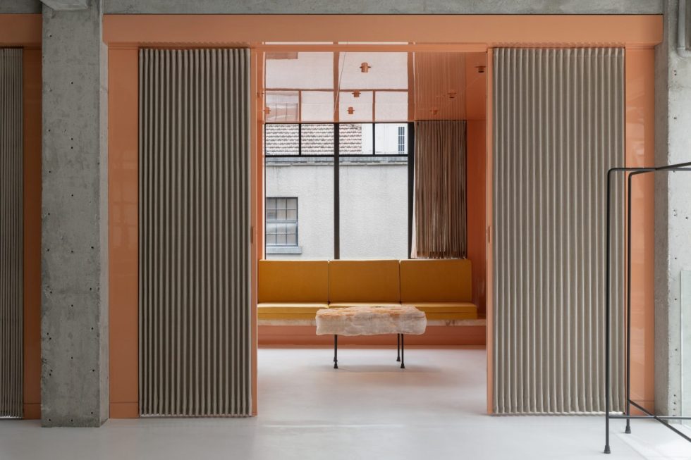 深圳市福田區(qū)黃岡原木風(fēng)買手店潮牌EP YAYING旗艦店裝修設(shè)計(jì)-小卡座試衣間二 深圳市福田區(qū)黃岡原木風(fēng)買手店潮牌EP YAYING旗艦店裝修設(shè)計(jì)-小卡座試衣間二