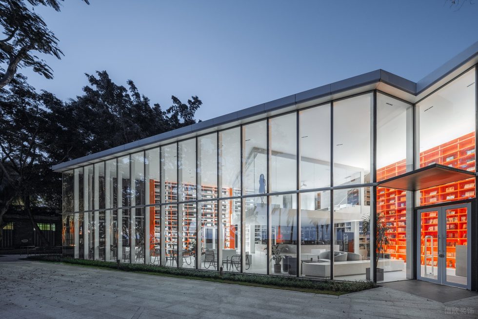 深圳市羅湖區布心現代風天涯書局裝修設計實景圖-正立面透明玻璃造型