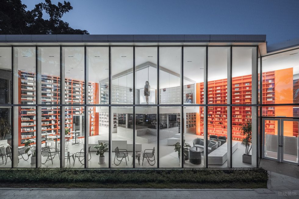 深圳市羅湖區布心現代風天涯書局裝修設計實景圖-正立面透明玻璃造型二