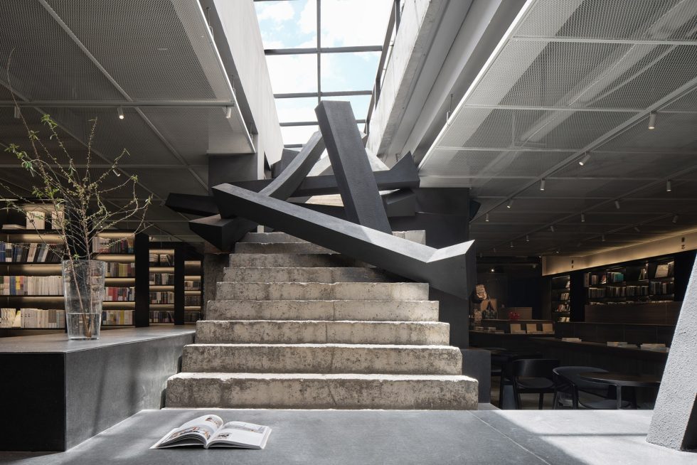 深圳市羅湖區(qū)翠竹止間麓山南現(xiàn)代風(fēng)書(shū)店裝修設(shè)計(jì)實(shí)景圖-水泥肌理景觀樓梯 深圳市羅湖區(qū)翠竹止間麓山南現(xiàn)代風(fēng)書(shū)店裝修設(shè)計(jì)實(shí)景圖-水泥肌理景觀樓梯