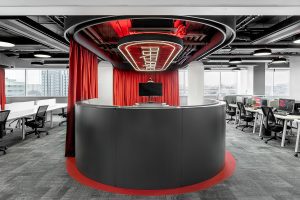 深圳市南山區(qū)大沖商務(wù)中心紅色主調(diào)現(xiàn)代辦公室裝修設(shè)計(jì)案例 前臺服務(wù)臺