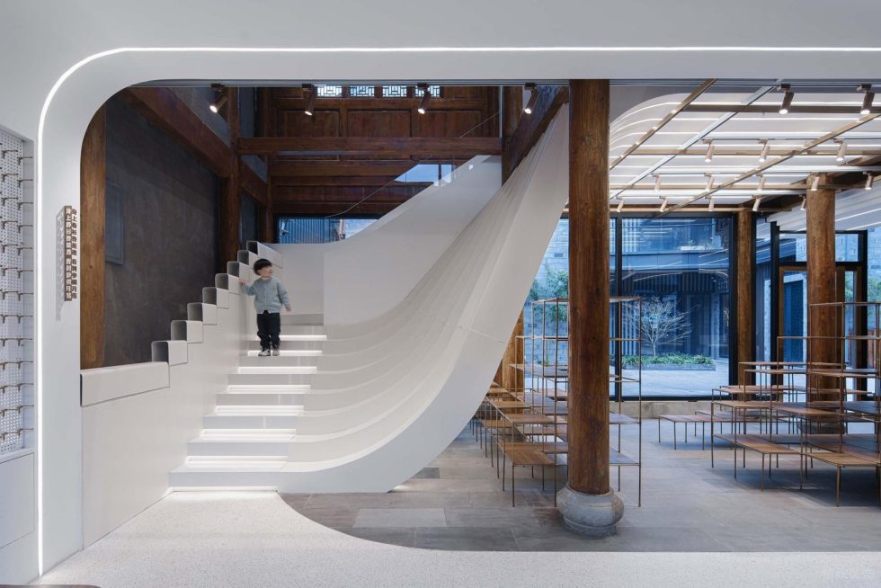 深圳市南山區(qū)華僑城工藝品店裝修設計 樓梯