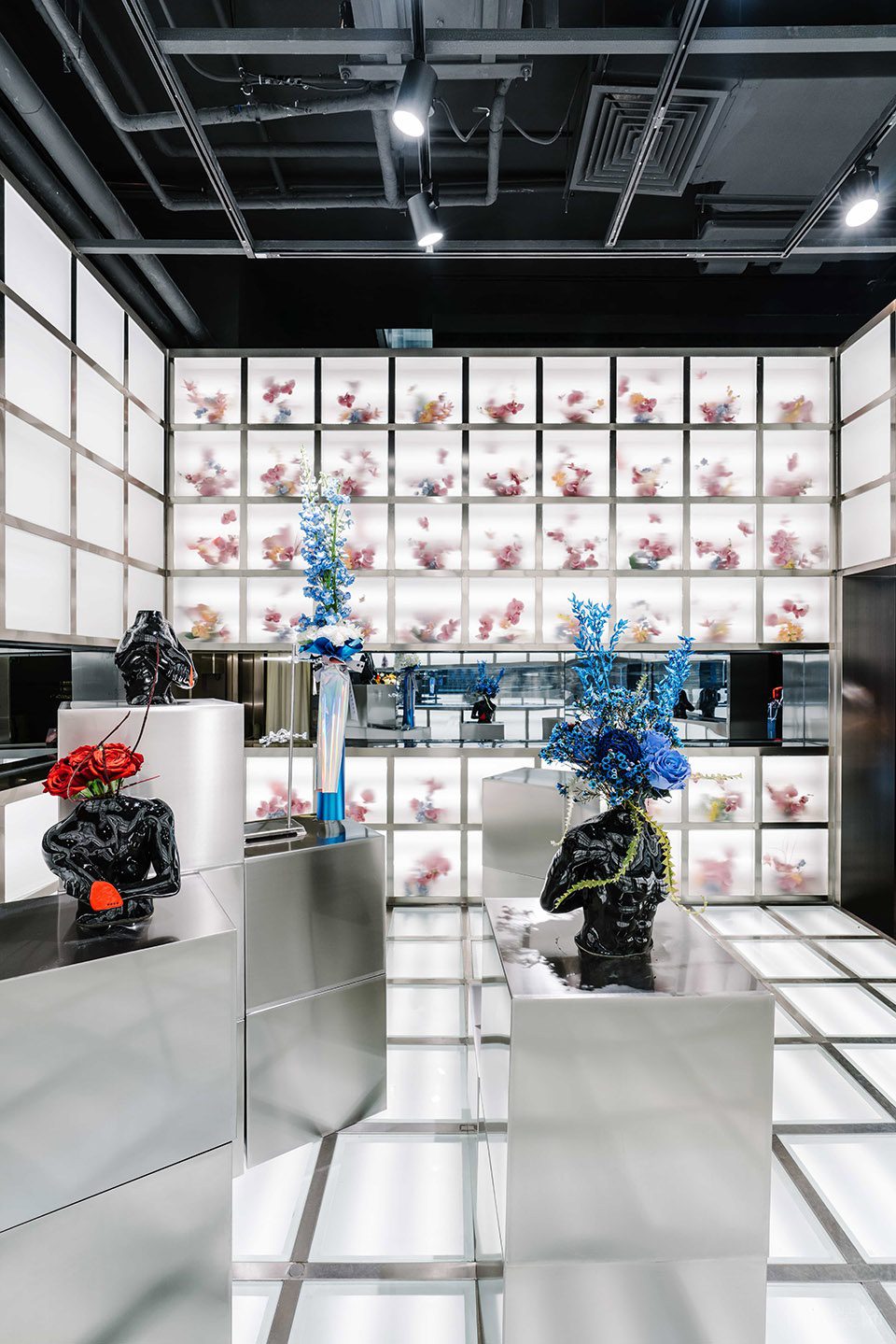 深圳市南山區(qū)南頭現(xiàn)代風(fēng)dresscode花卉概念店裝修設(shè)計-高矮金屬小展臺二 深圳市南山區(qū)南頭現(xiàn)代風(fēng)dresscode花卉概念店裝修設(shè)計-高矮金屬小展臺二