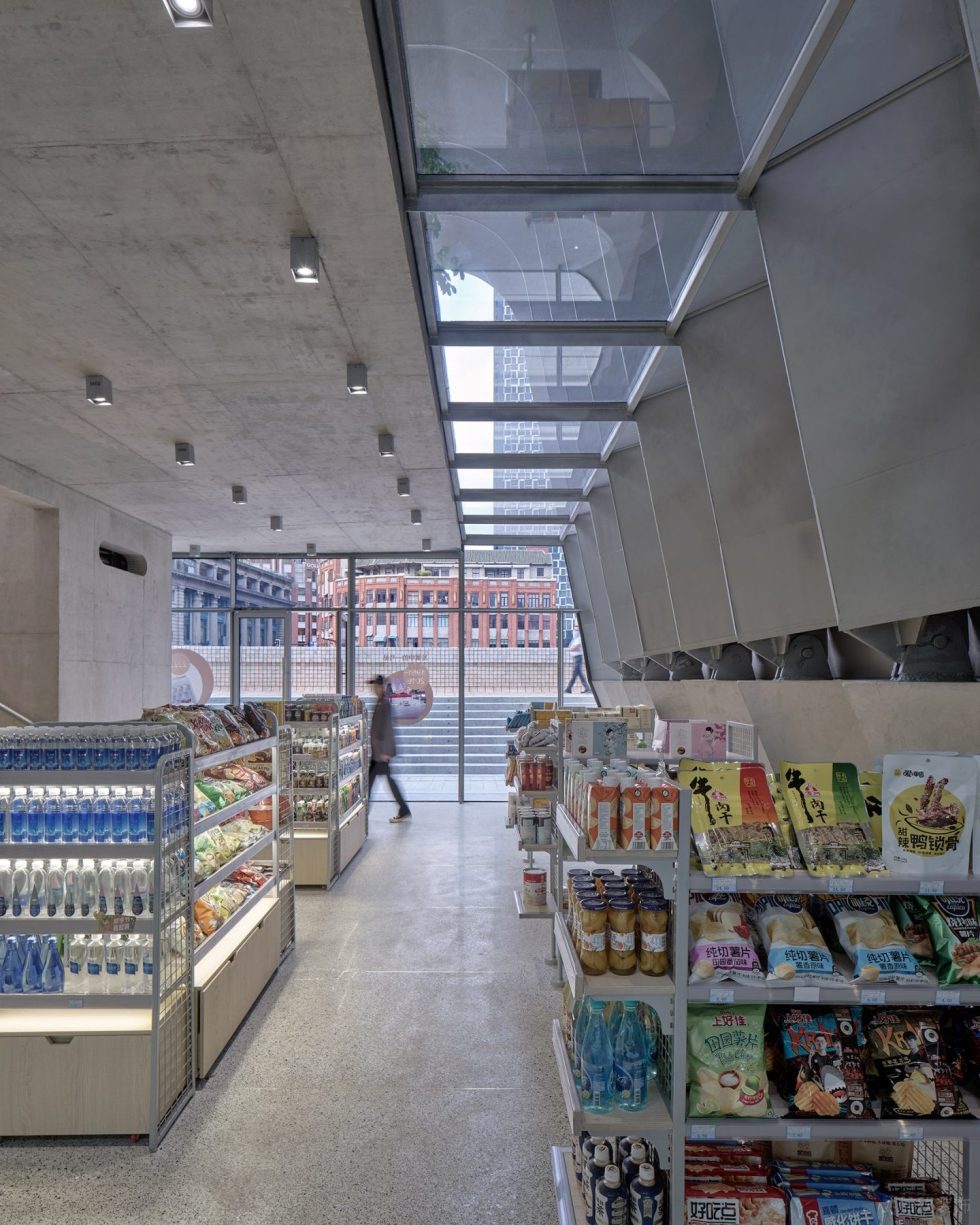 深圳市南山區南油中石化加油站實景效果圖-水泥玻璃頂面