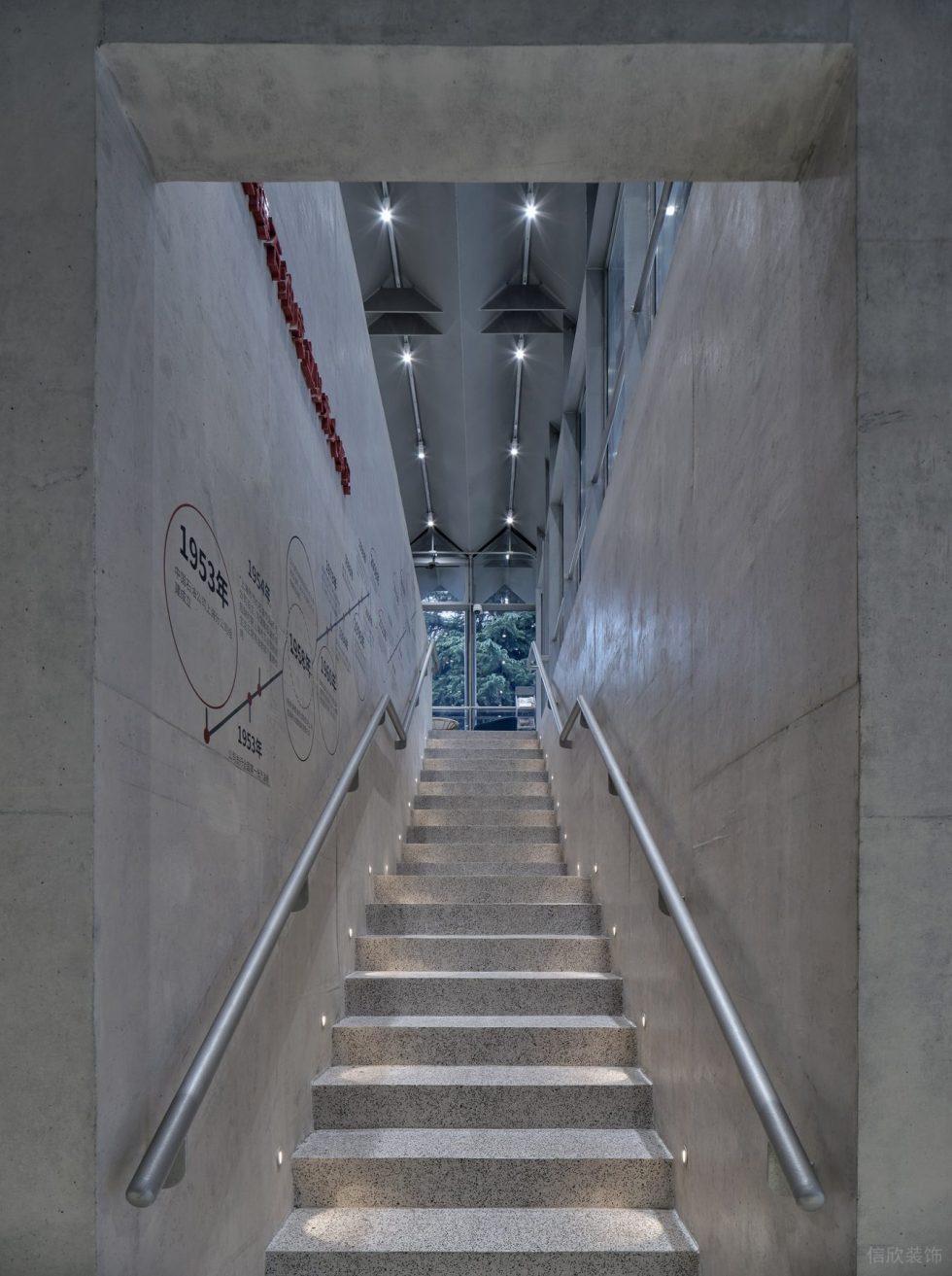 深圳市南山區南油中石化加油站實景效果圖-灰色水泥樓梯