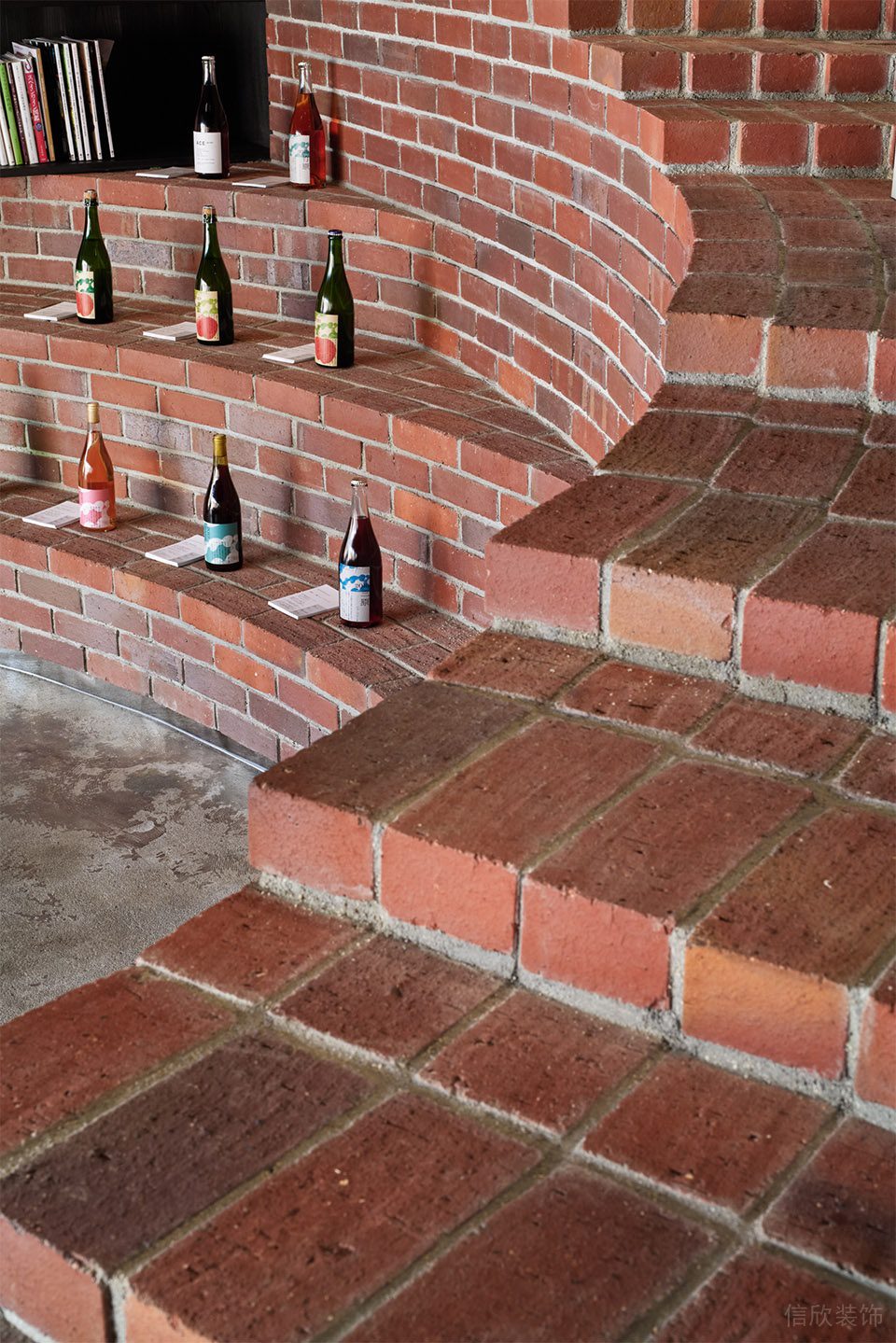 深圳市南山區(qū)前海復(fù)古風(fēng)日式清酒釀造直銷店裝修設(shè)計(jì)-紅磚展臺(tái)
