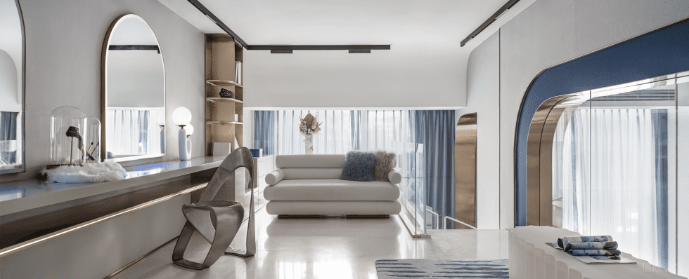 深圳市南山區(qū)蛇口現(xiàn)代輕奢風(fēng)禮服店裝修設(shè)計 化妝區(qū)灰色布藝休閑沙發(fā) 深圳市南山區(qū)蛇口現(xiàn)代輕奢風(fēng)禮服店裝修設(shè)計 化妝區(qū)灰色布藝休閑沙發(fā)