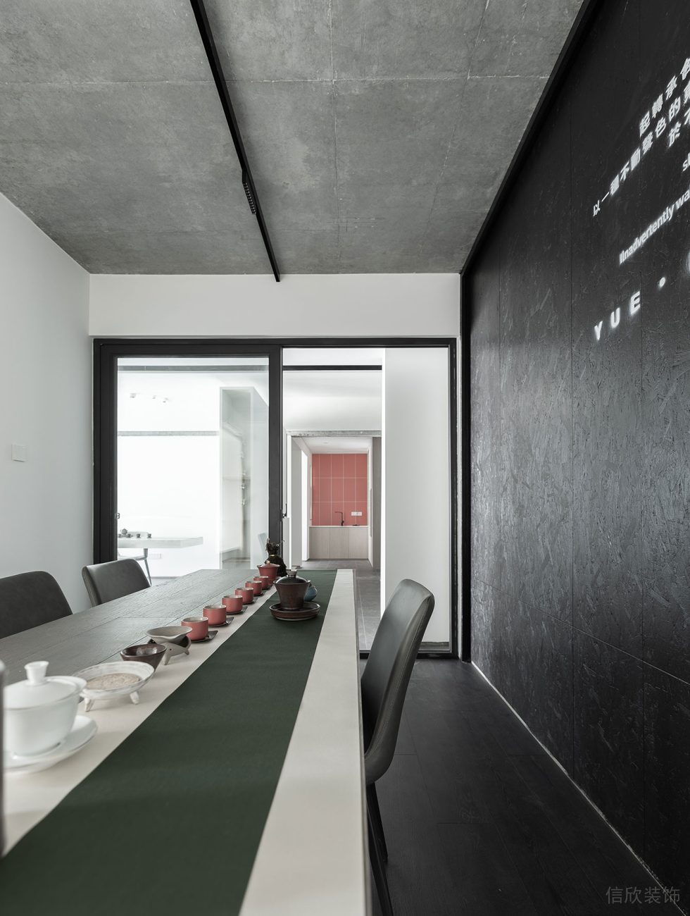 怡化金融科技大廈簡約風(fēng)辦公室裝修設(shè)計方案 黑色纖維墻板