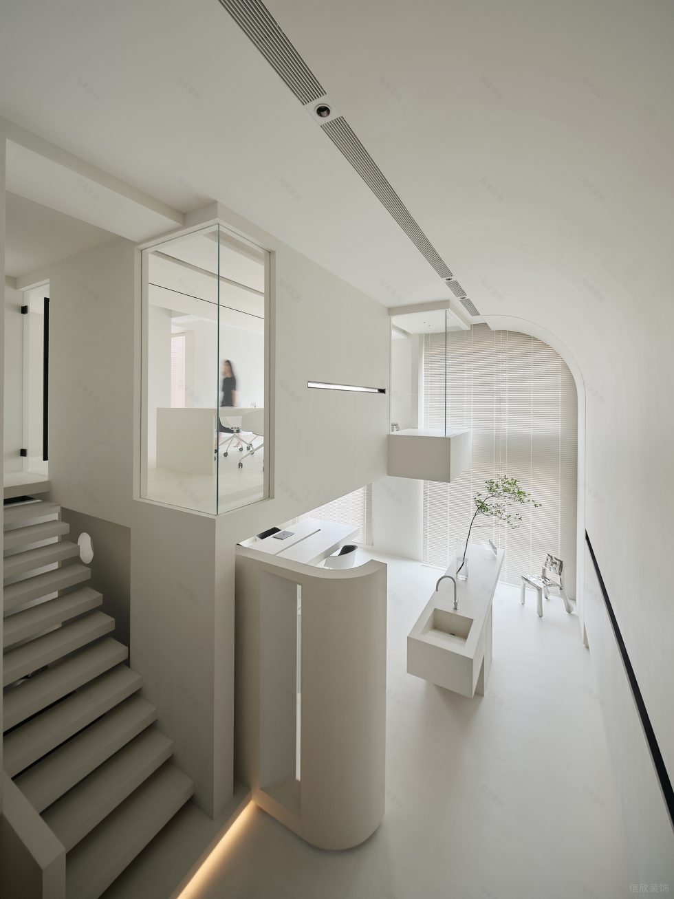 純白色極簡風小型辦公室裝修案例懸空式樓梯臺階 純白色極簡風小型辦公室裝修案例懸空式樓梯臺階