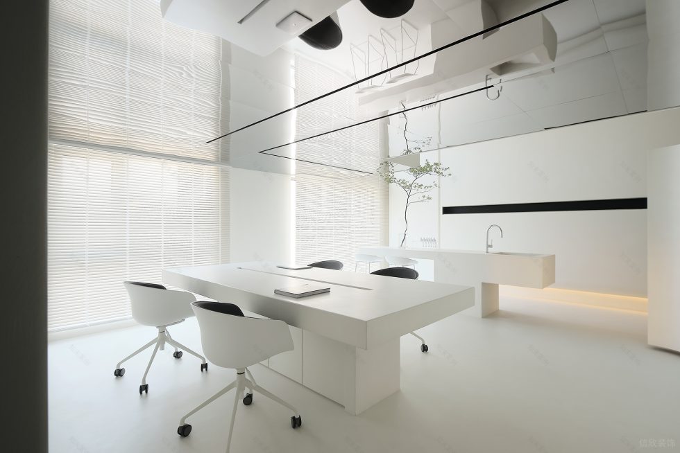 純白色極簡風小型辦公室裝修案例一層長方形四人工作臺 純白色極簡風小型辦公室裝修案例一層長方形四人工作臺
