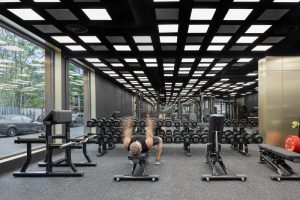 高端時尚健身房裝修設(shè)計(jì) 多功能仰臥板