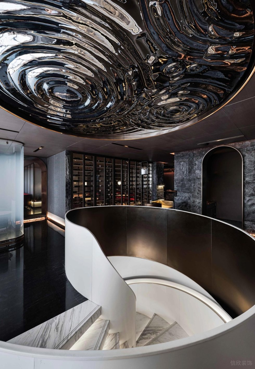 高級奢華餐廳弧形樓梯裝修設(shè)計