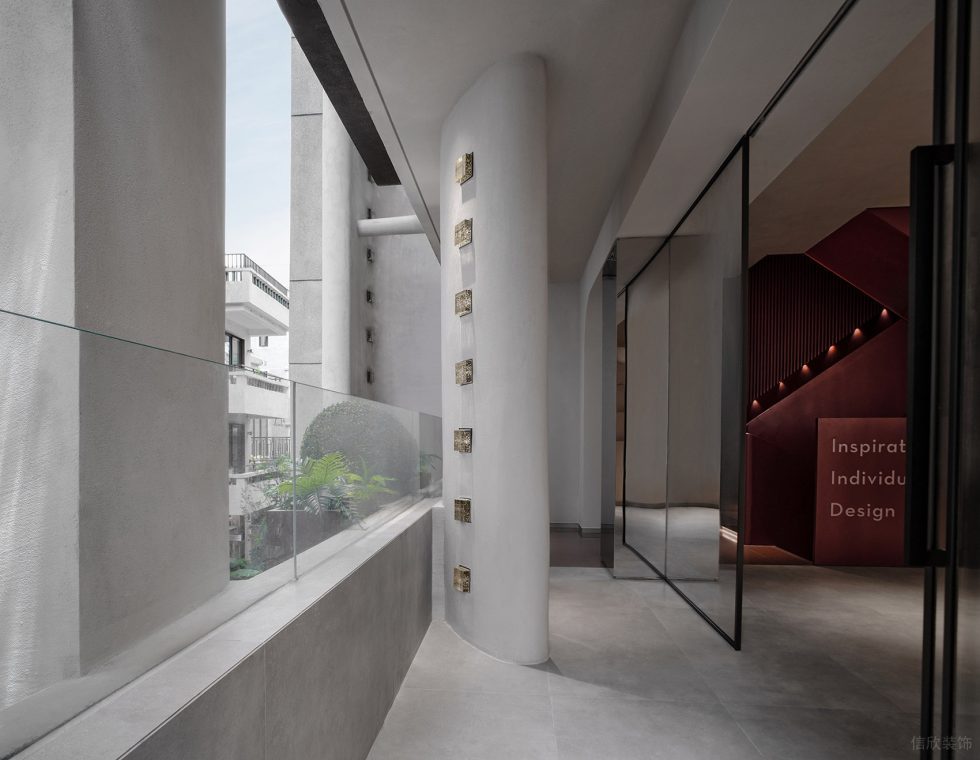 簡約侘寂風飲品店觀景區(qū)承重柱掛金屬品設計圖