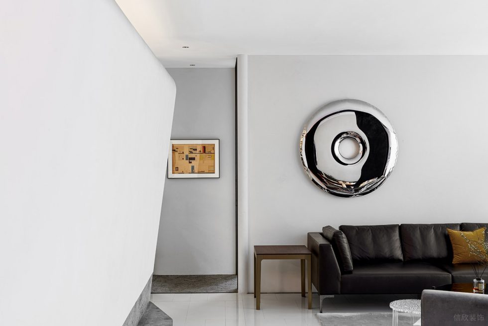 簡(jiǎn)約時(shí)尚風(fēng)辦公室裝修設(shè)計(jì) 會(huì)客區(qū)黑色皮質(zhì)沙發(fā)