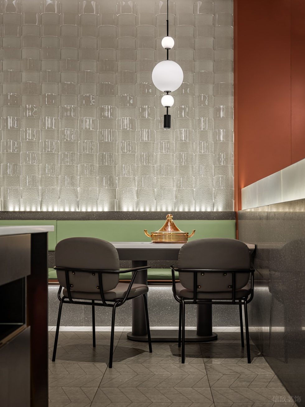 簡約現(xiàn)代風(fēng)餐飲店通透玻璃磚墻裝修設(shè)計