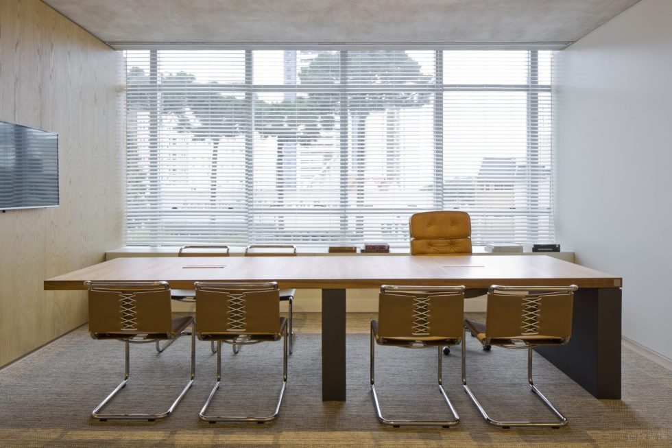 簡約原木風(fēng)辦公室裝修設(shè)計(jì)原木色會(huì)議桌 簡約原木風(fēng)辦公室裝修設(shè)計(jì)原木色會(huì)議桌