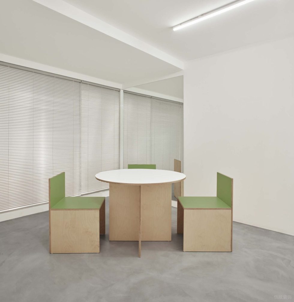 簡約原木風辦公室裝修設計 洽談區
