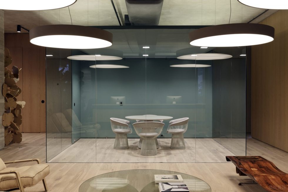 簡約原木風(fēng)辦公室裝修設(shè)計(jì)灰藍(lán)色洽談室 簡約原木風(fēng)辦公室裝修設(shè)計(jì)灰藍(lán)色洽談室