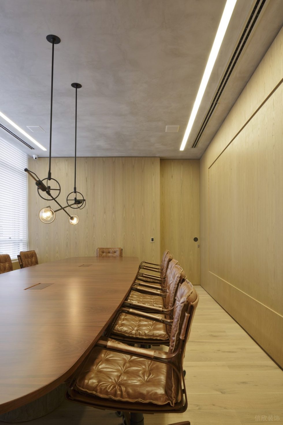 簡約原木風(fēng)辦公室裝修設(shè)計(jì)水泥色天花 簡約原木風(fēng)辦公室裝修設(shè)計(jì)水泥色天花