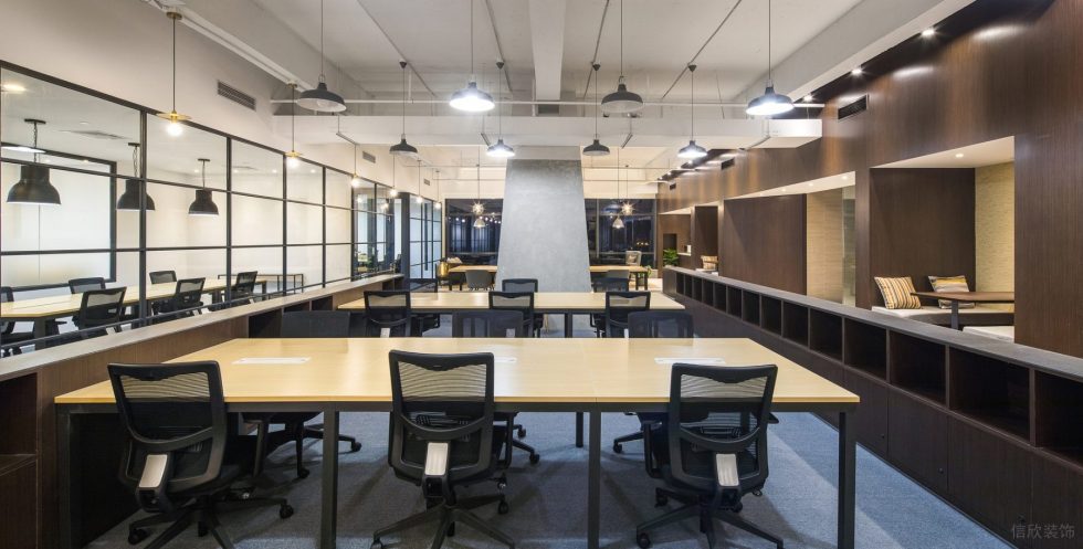 美式簡約風(fēng)辦公室裝修設(shè)計(jì)深色調(diào)辦公區(qū)效果圖