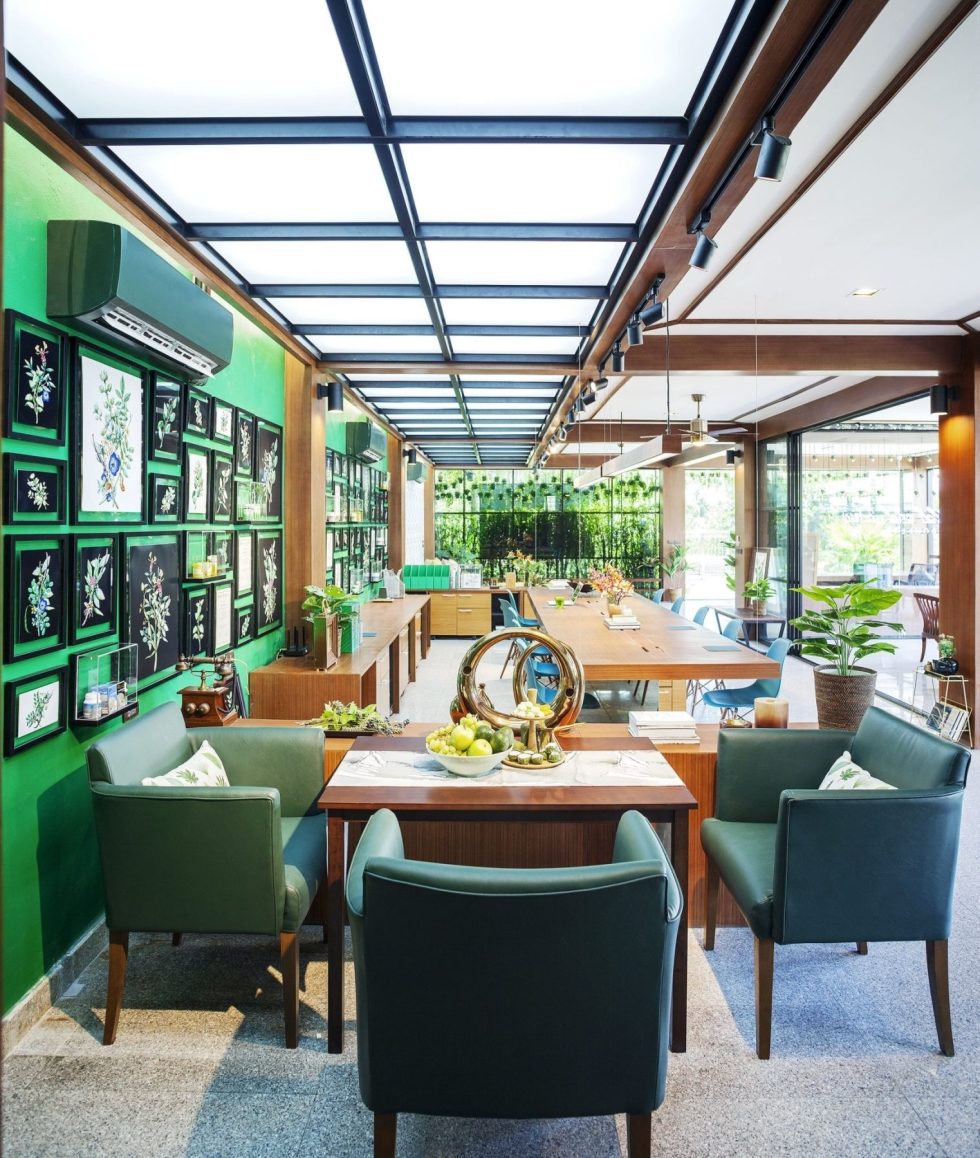 暖色田園風(fēng)辦公室裝修設(shè)計(jì)墨綠色皮革座椅 暖色田園風(fēng)辦公室裝修設(shè)計(jì)墨綠色皮革座椅