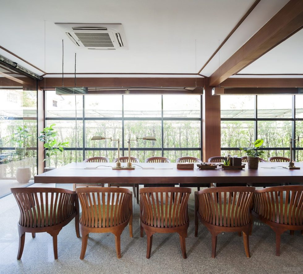 暖色田園風(fēng)辦公室裝修設(shè)計(jì)暖木色會(huì)議桌 暖色田園風(fēng)辦公室裝修設(shè)計(jì)暖木色會(huì)議桌