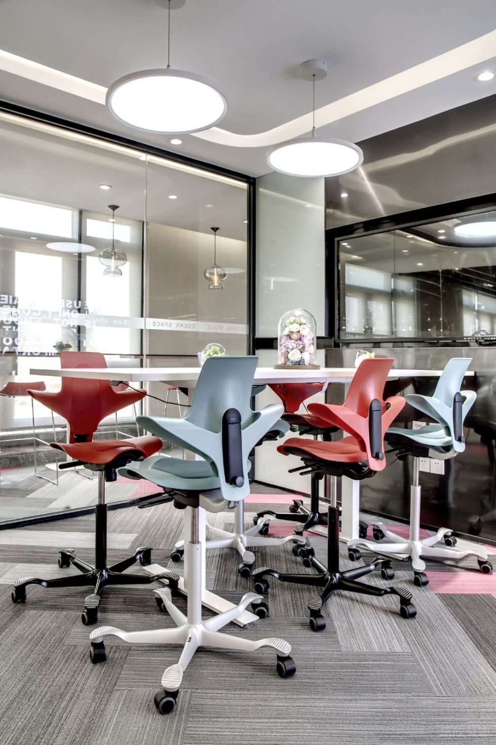 淺色調(diào)科幻現(xiàn)代風(fēng)辦公室裝修設(shè)計(jì)黑白色多媒體洽談室 淺色調(diào)科幻現(xiàn)代風(fēng)辦公室裝修設(shè)計(jì)黑白色多媒體洽談室