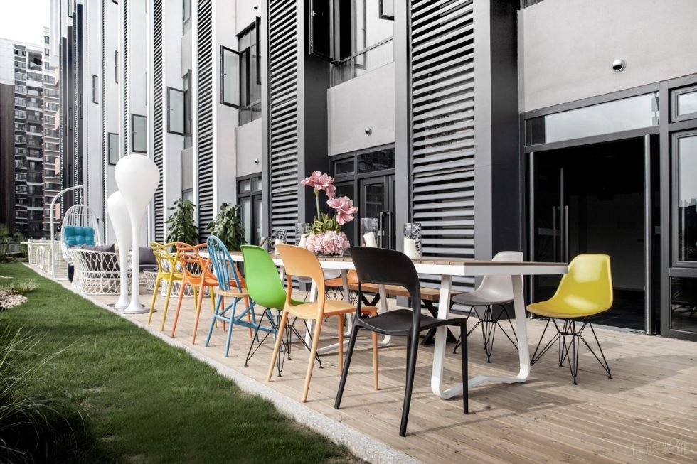 淺色調(diào)科幻現(xiàn)代風(fēng)辦公室裝修設(shè)計(jì)戶外休閑區(qū)防腐木地板 淺色調(diào)科幻現(xiàn)代風(fēng)辦公室裝修設(shè)計(jì)戶外休閑區(qū)防腐木地板