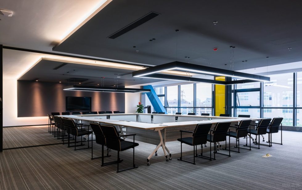 深色現代風辦公室裝修設計灰色會議室 深色現代風辦公室裝修設計灰色會議室