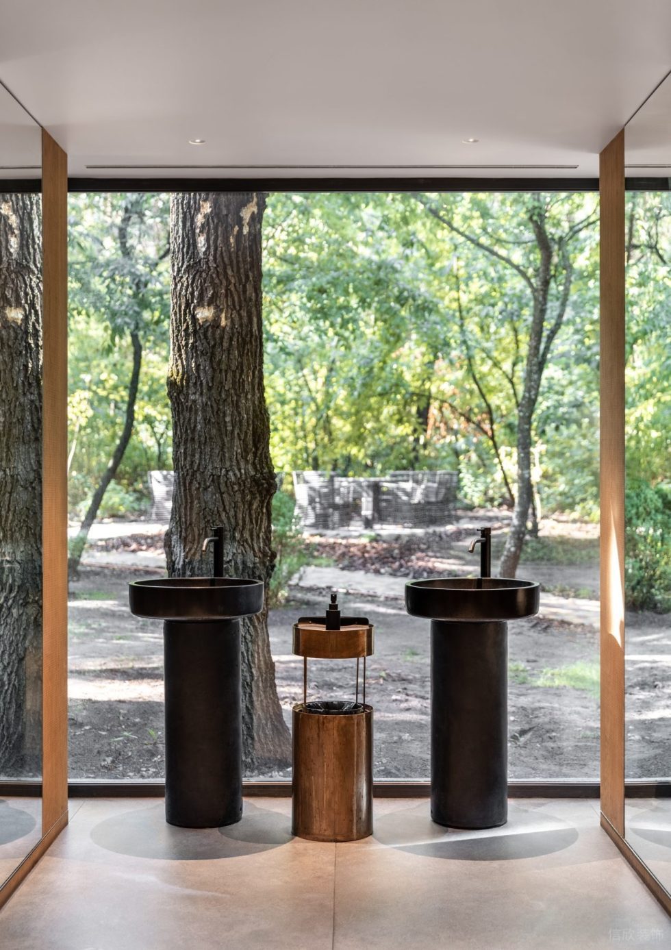 森系休閑風(fēng)西餐廳簡約洗手臺裝修設(shè)計