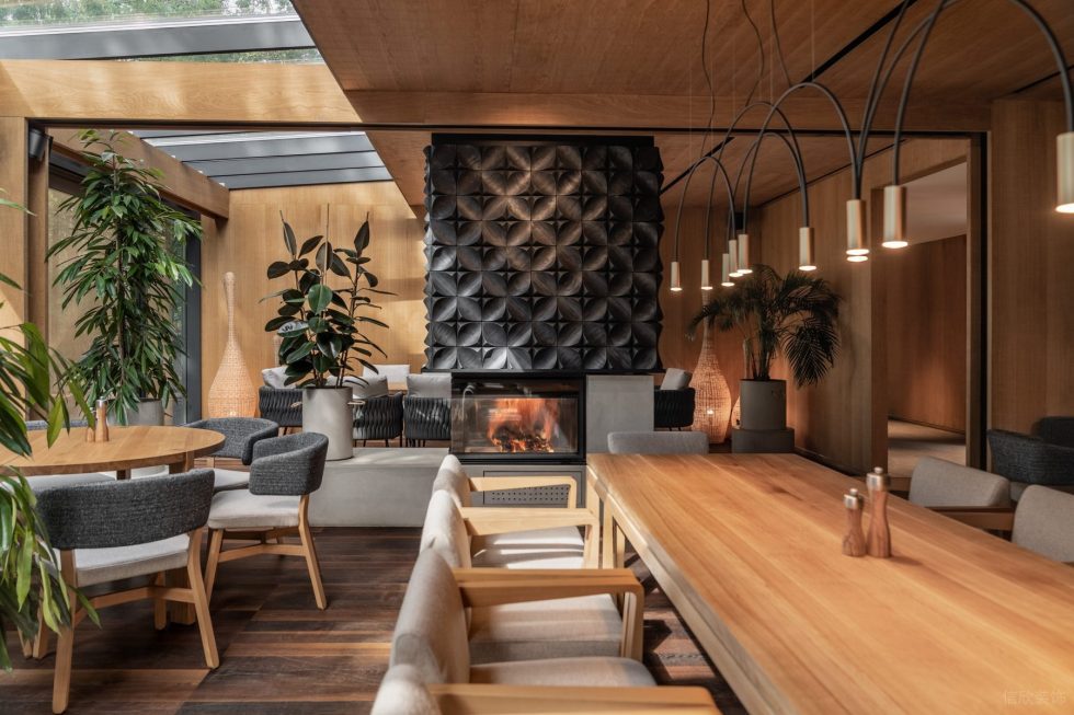 森系休閑風(fēng)西餐廳暖燈裝修設(shè)計