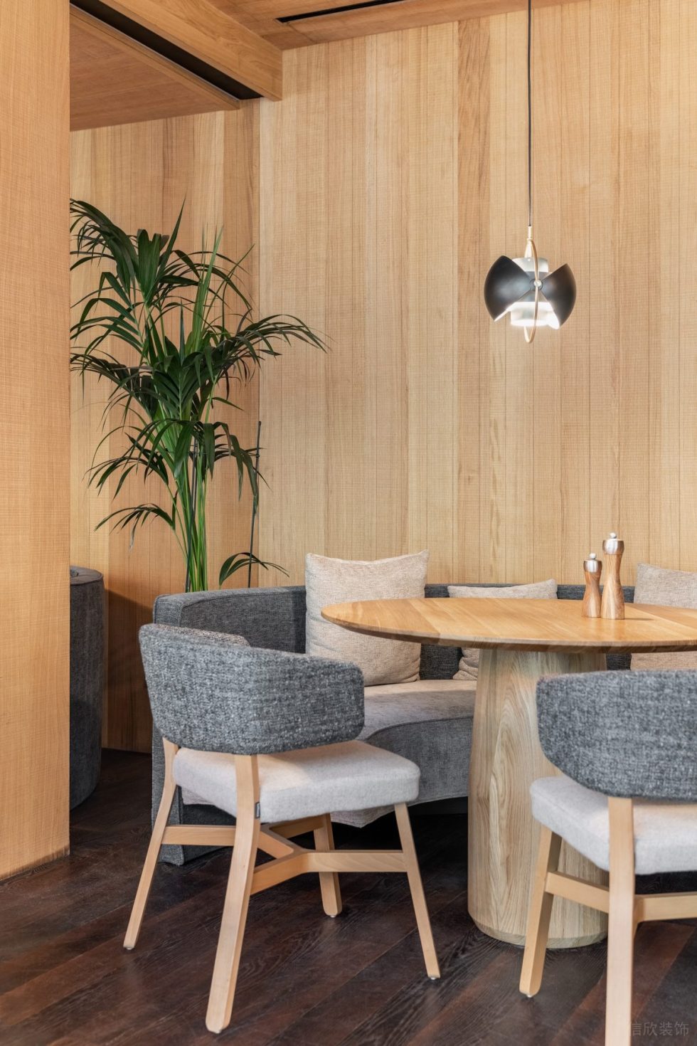 森系休閑風(fēng)西餐廳素雅休閑區(qū)裝修設(shè)計