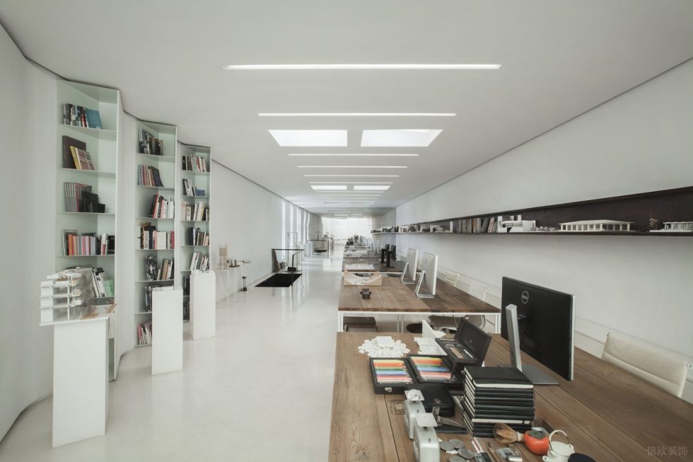 素雅極簡風辦公室裝修設計白色平頂石膏板天花 素雅極簡風辦公室裝修設計白色平頂石膏板天花
