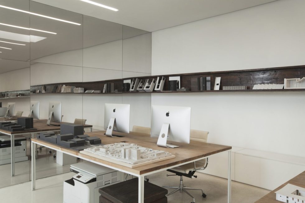 素雅極簡風辦公室裝修設計淺木色工作臺 素雅極簡風辦公室裝修設計淺木色工作臺