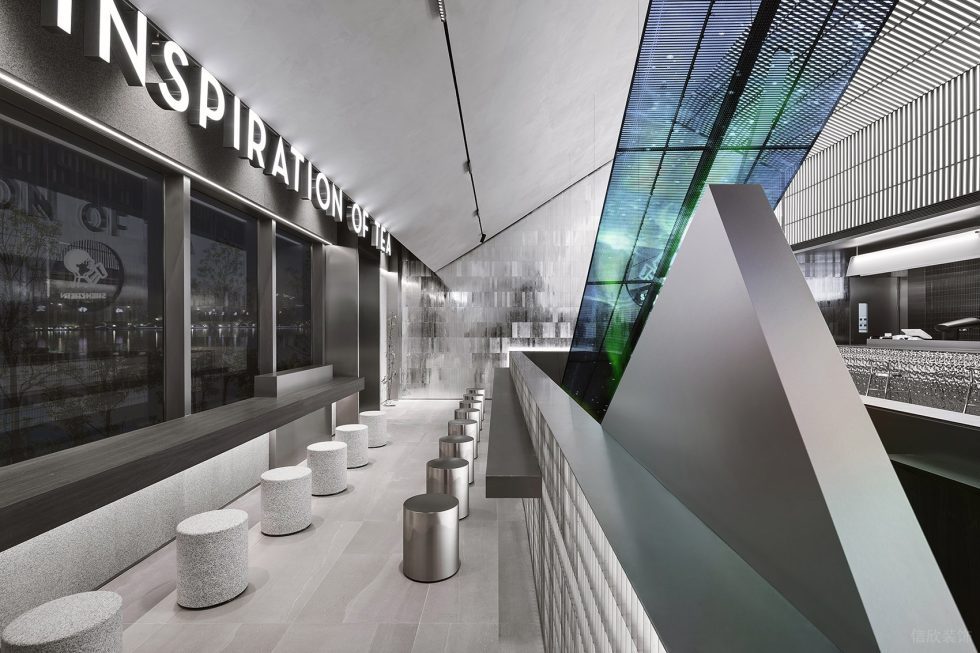 現(xiàn)代風飲品店縱列吧臺區(qū)域裝修設計