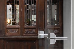 現(xiàn)代新中式甜品店古樸新中式門扇細(xì)節(jié)裝修設(shè)計(jì)