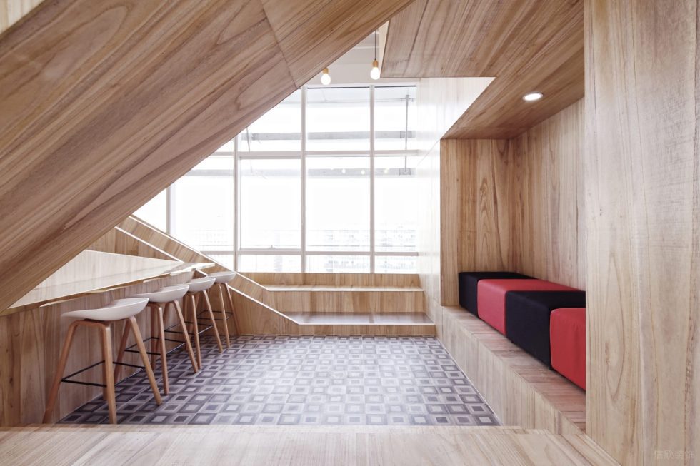 現代原木風辦公室裝修設計原木色吧臺 現代原木風辦公室裝修設計原木色吧臺