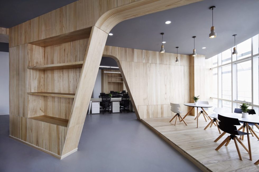 現代原木風辦公室裝修設計原木色開放式洽談區(qū) 現代原木風辦公室裝修設計原木色開放式洽談區(qū)