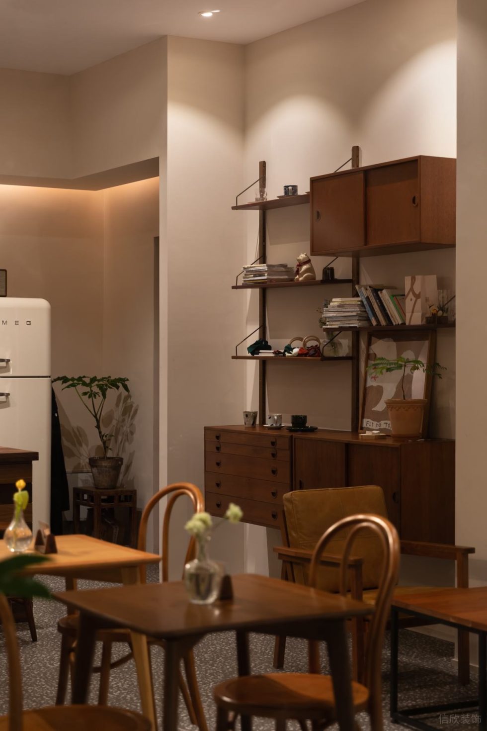 原木風(fēng)咖啡店溫馨靜謐用餐區(qū)設(shè)計圖