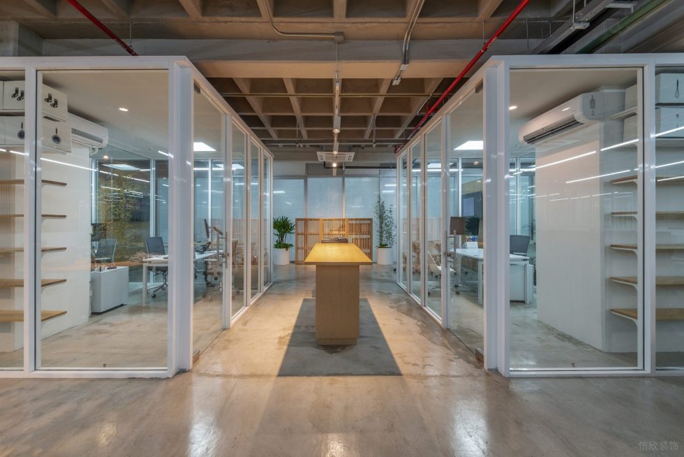 原木工業(yè)風辦公室裝修設(shè)計淡色系文印區(qū)